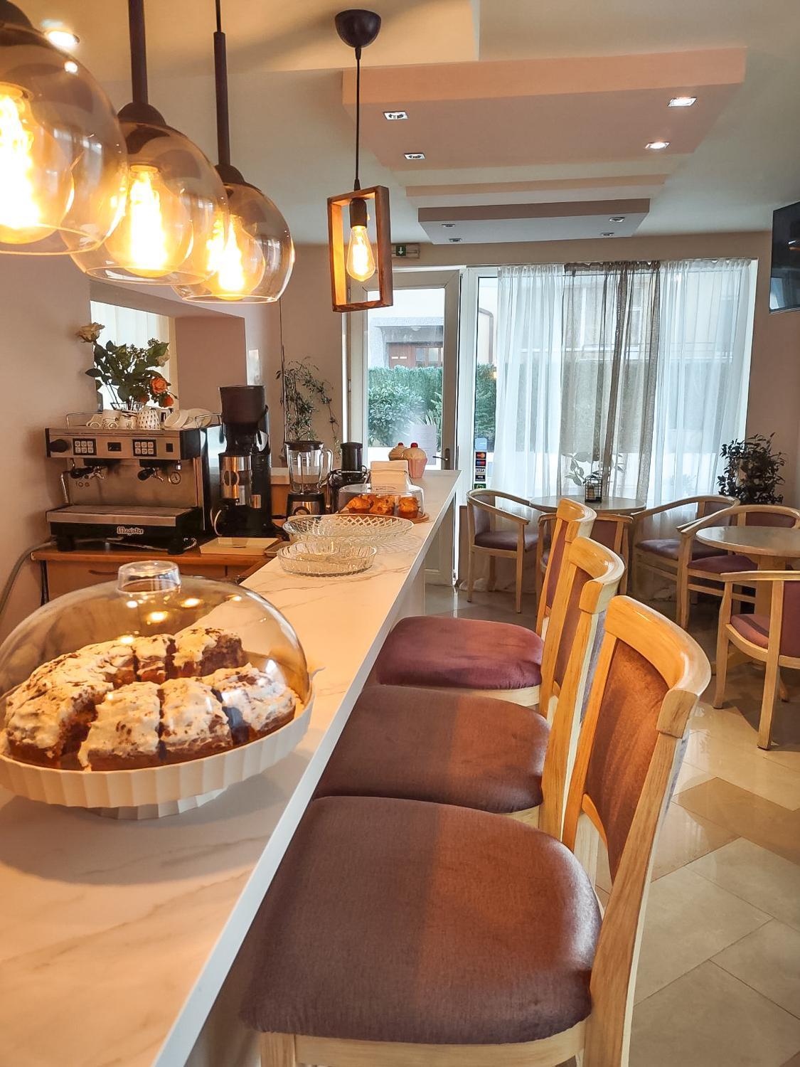 Hotel Acropolis Varna Bagian luar foto