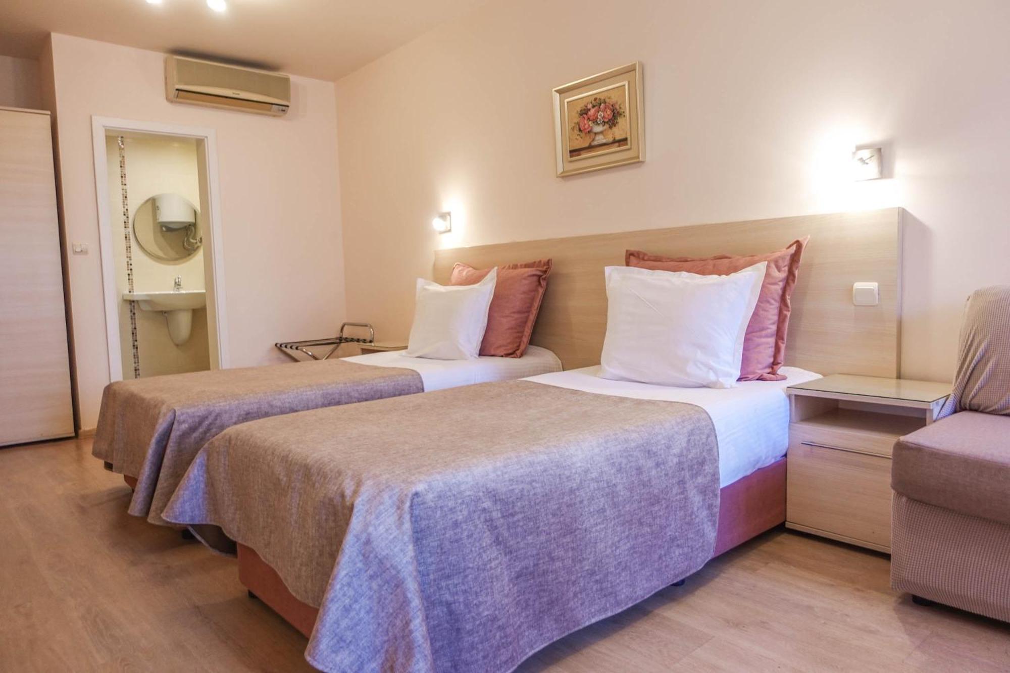 Hotel Acropolis Varna Bagian luar foto