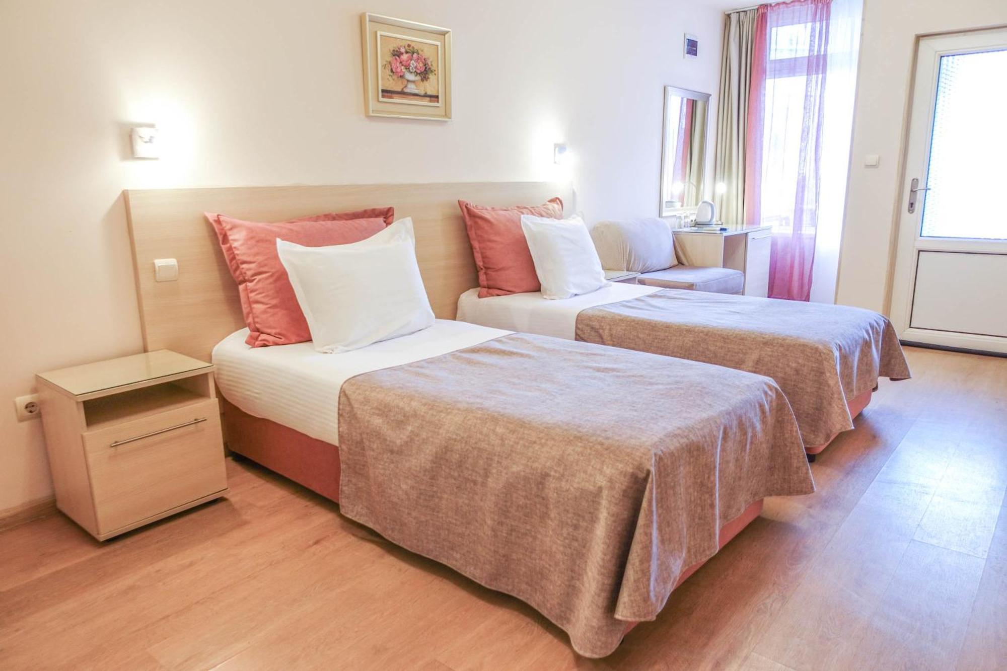 Hotel Acropolis Varna Bagian luar foto